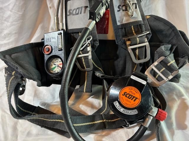 Scott 4.5 SCBA Harness w/AirPak Plus & EZ Flo Regulator, NIOSH, Firefighter