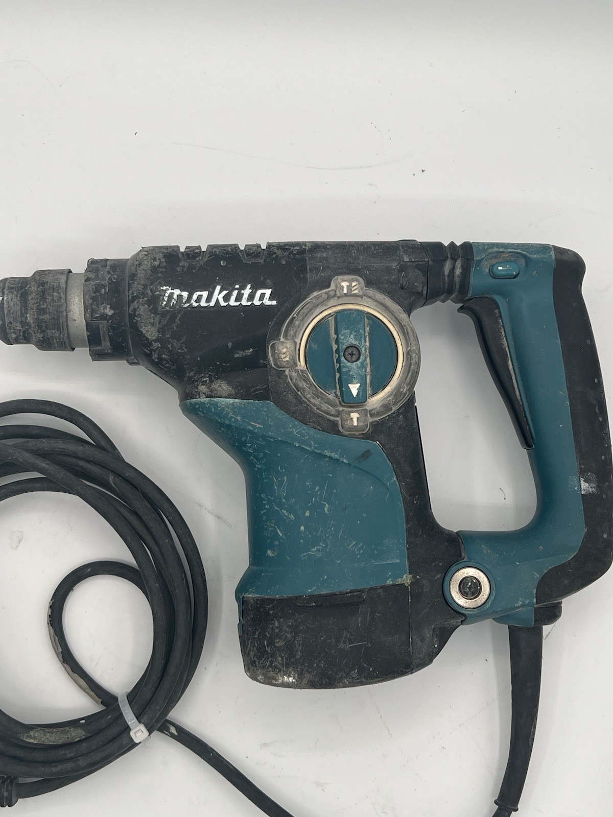 Makita HR2811F 1-1/8 SDS-Plus Rotary Hammer Drill 3-Mode Corded w/ LED
