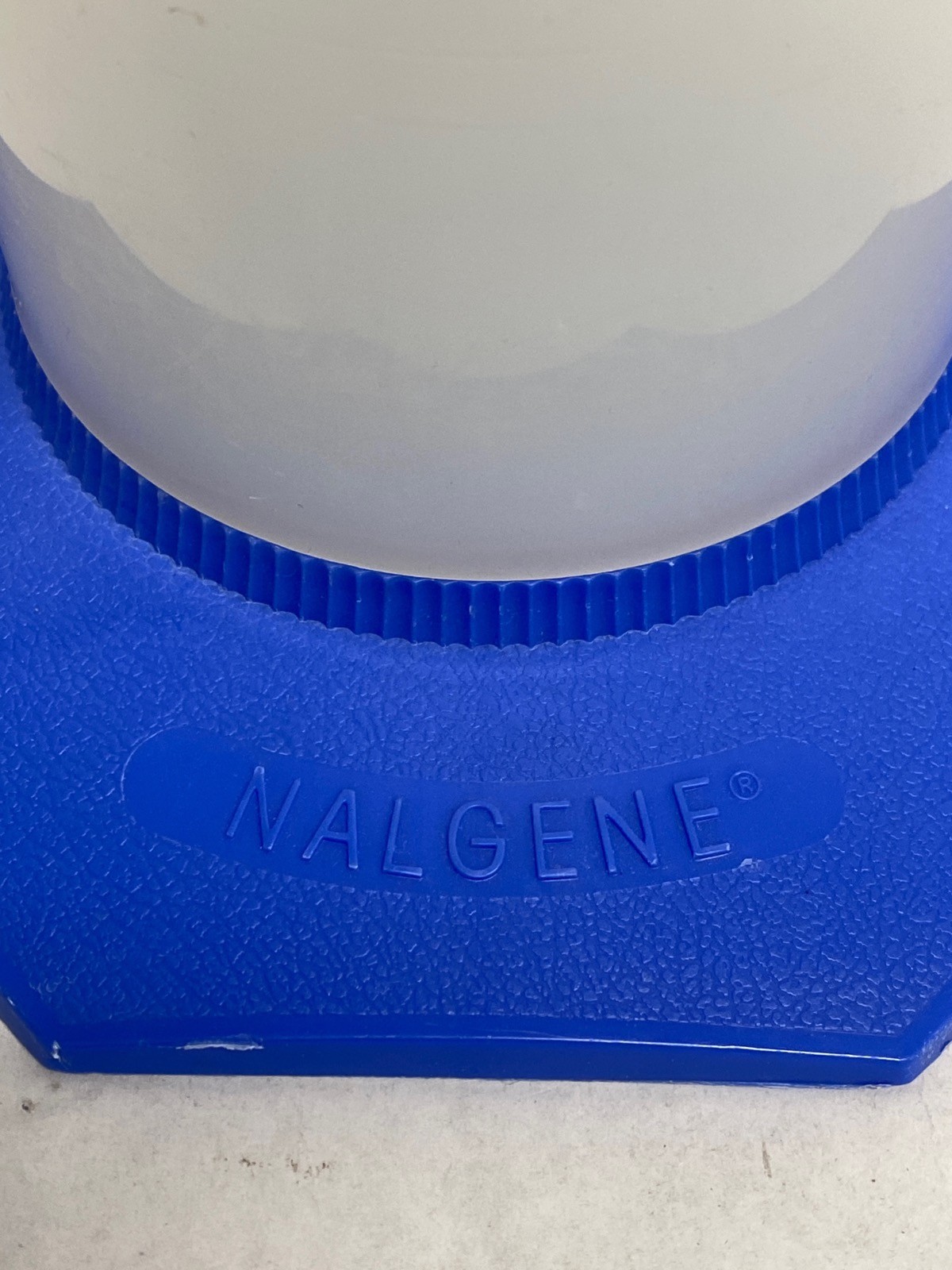 NALGENE 4000mL 4L Polypropylene TC/TD Graduated Cylinder w/Pour Spout 3662-4000