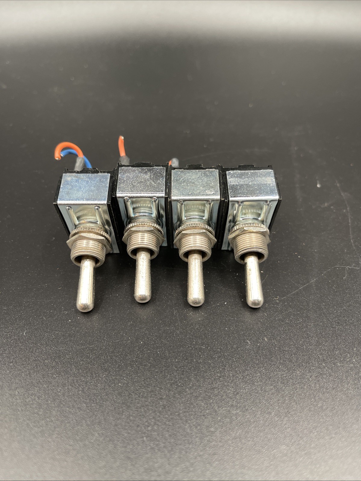 Carling Toggle Switch 10A, 250V AC 15A 125V AC 3/4 HP 125-250V AC Lot 4