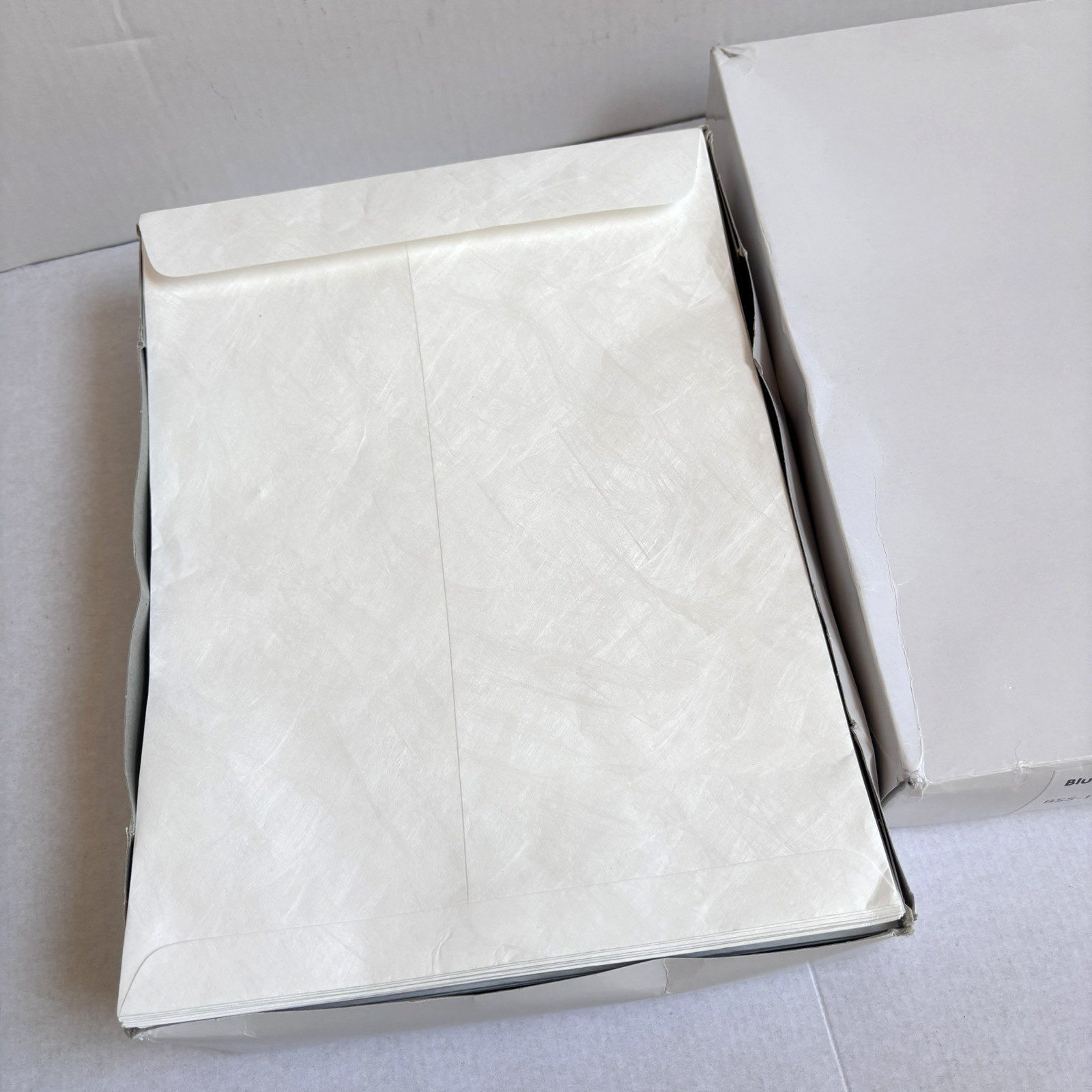 98 pcs Blue Summit Supplies 9×12 Tyvek Envelope White, Peel & Seal Open Box B195