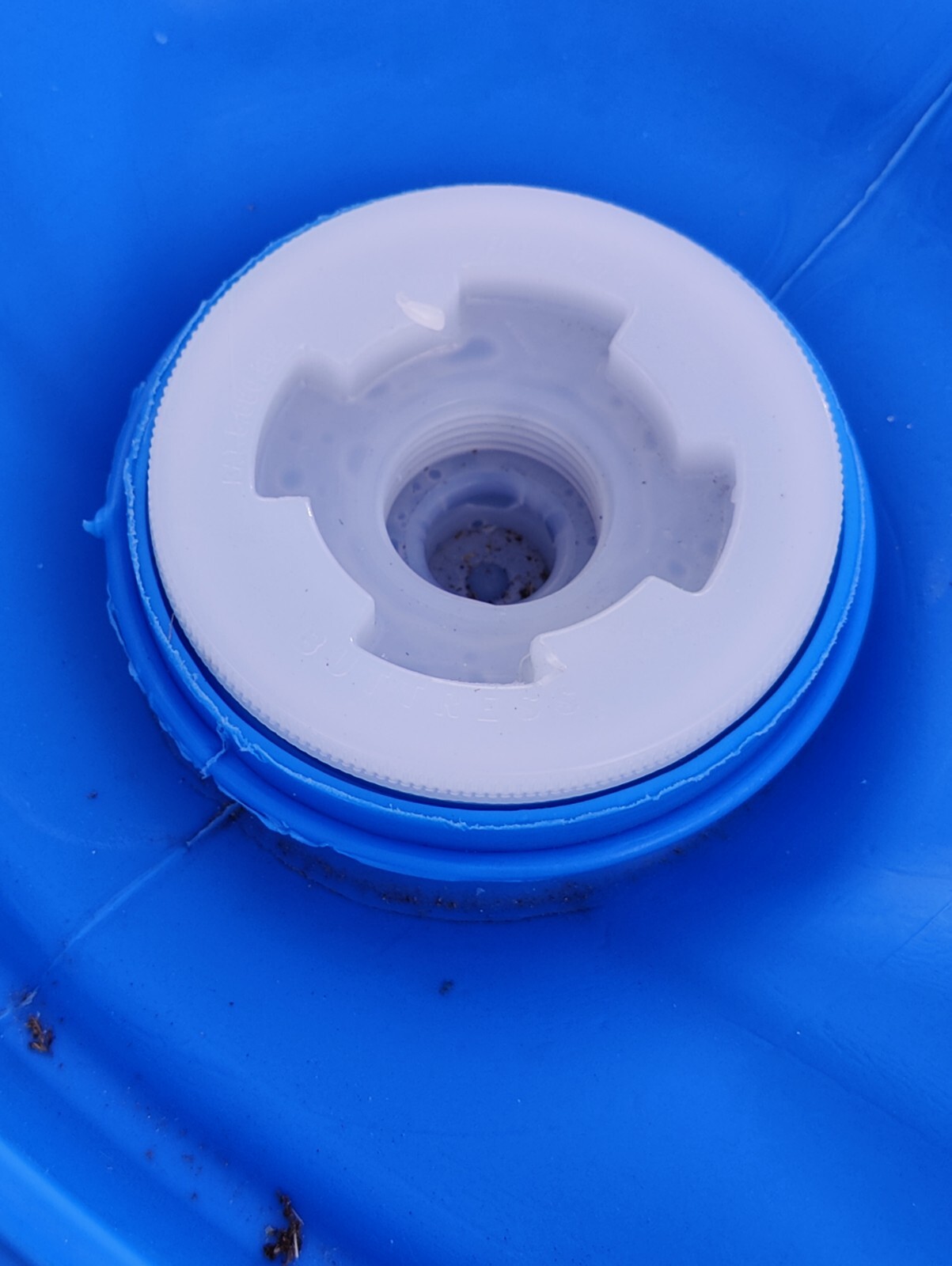 Buttress Bung Cap 2″ w/ 3/4″ Knock Out & Gasket for 55 Gallon Poly Drum (1 Qty)