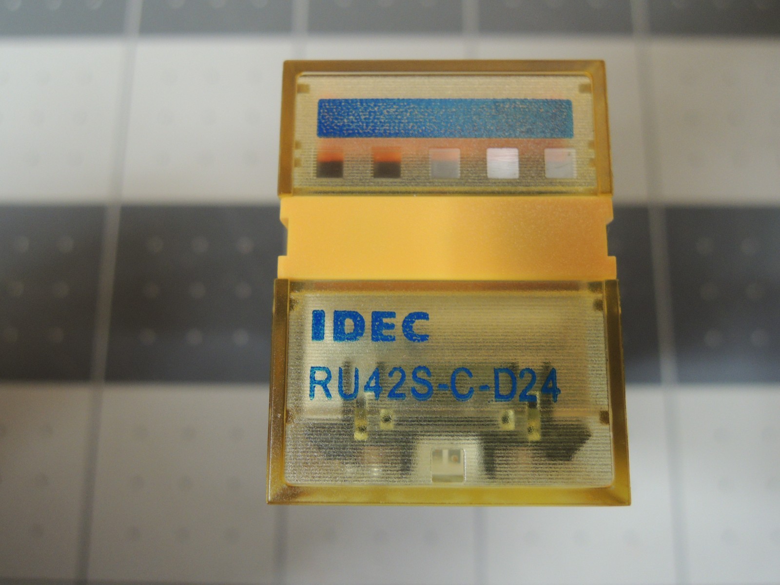 IDEC RU42S-C-D24 Relay, 4PDT, Bifurcated contacts, 3A, 24VDC, Indicator w/ Base