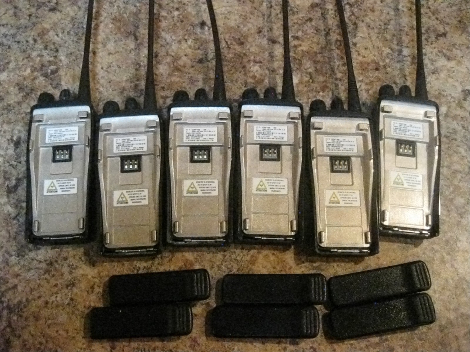 MOTOROLA CP200 AAH50RDC9AA1AN 438-470 UHF 4 CH Radio 4 Watts w/ Cgr (Lot#BP672)