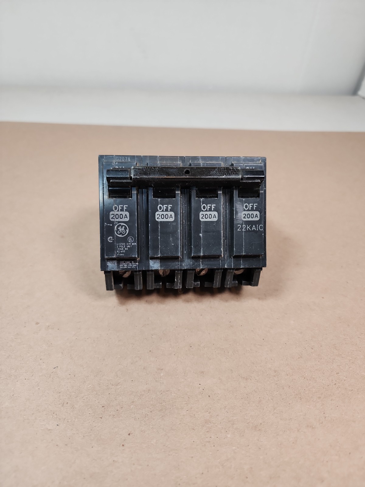 Used GE THQMV 200 Amp 2 Pole Main Circuit Breaker 22kA 120/240V RT-693 G1378