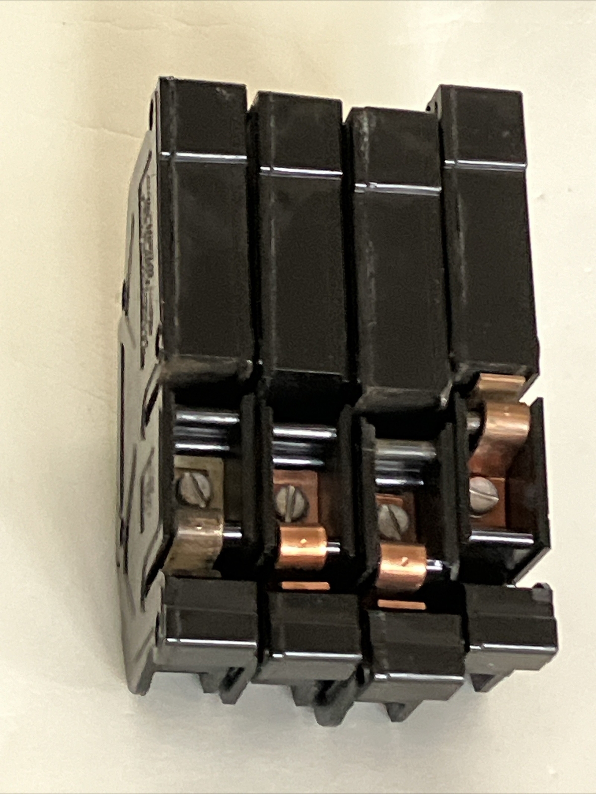 T30 Zinsco GTE Sylvania 1P30A 120VAC Plug-in / Feed-thru Breaker T130 Green