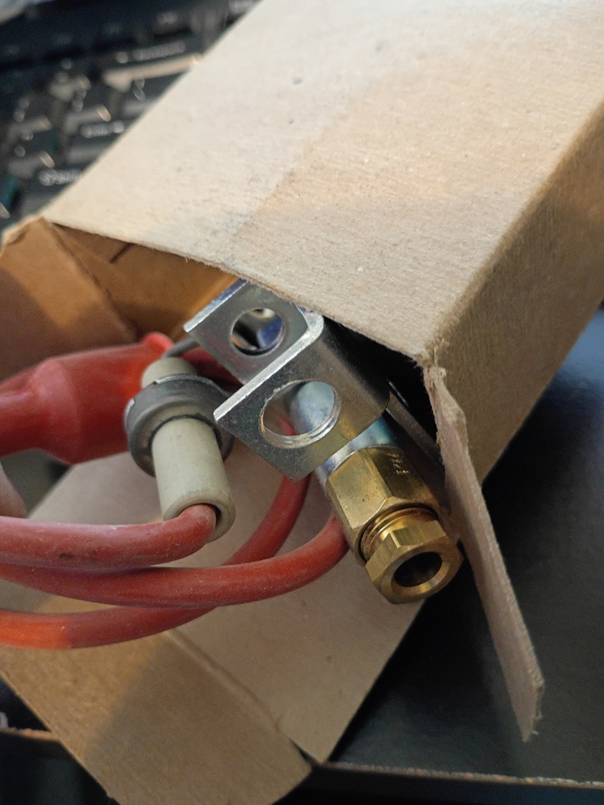 LENNOX PILOT BURNER AND DIRECT SPARK IGNITION 26F1601 NEW IN BOX