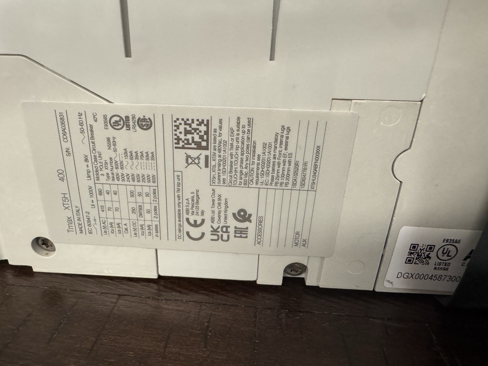 ABB SACE Tmax XT5H 400 ReliaGear 3 Pole 400 Amp 480V Circuit Breaker XT5H & KIT