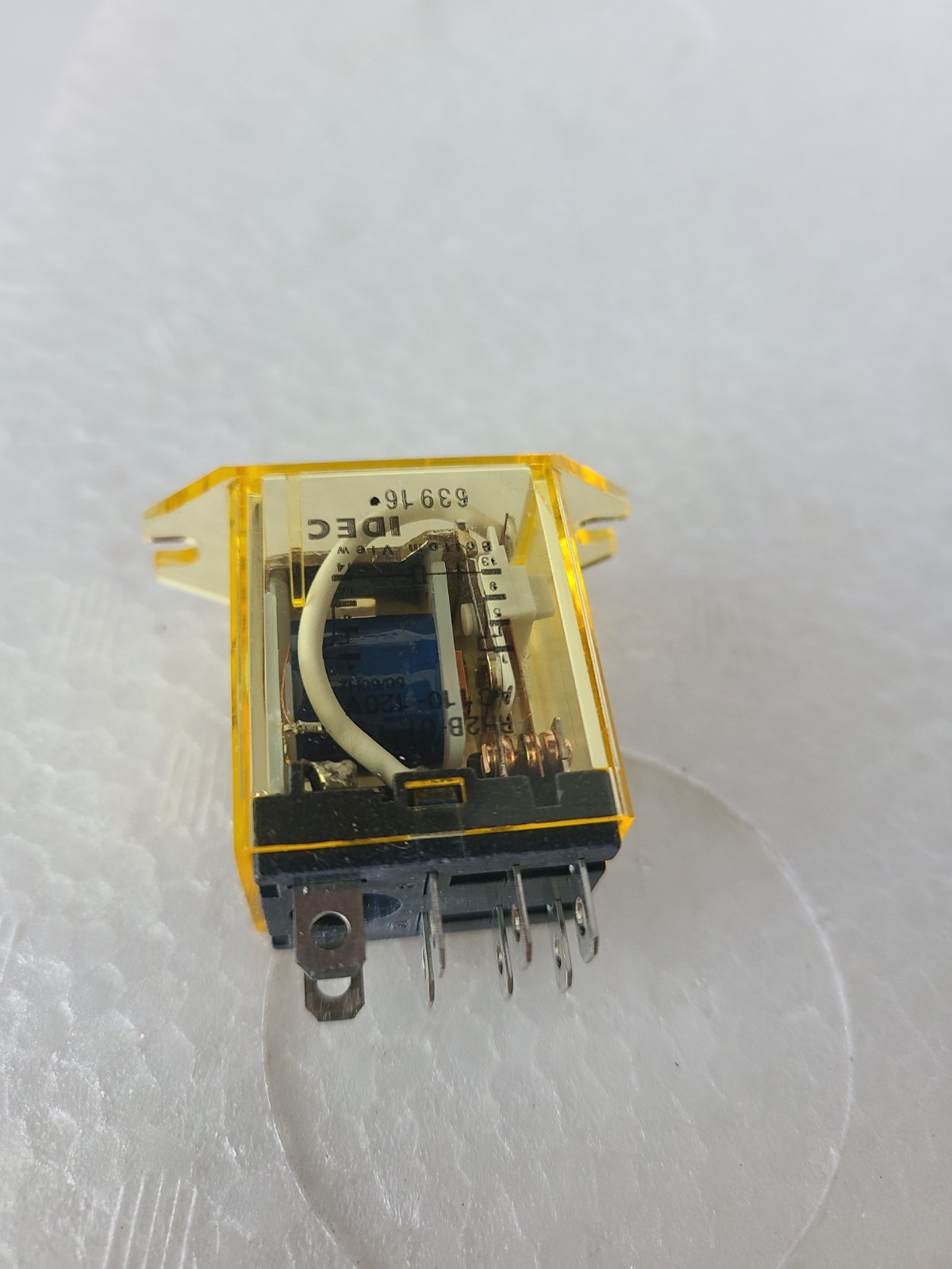 IDEC RH2B-UT Ice Cube Relay, AC110-120V 50/60HZ, NOS, Open Box Condition