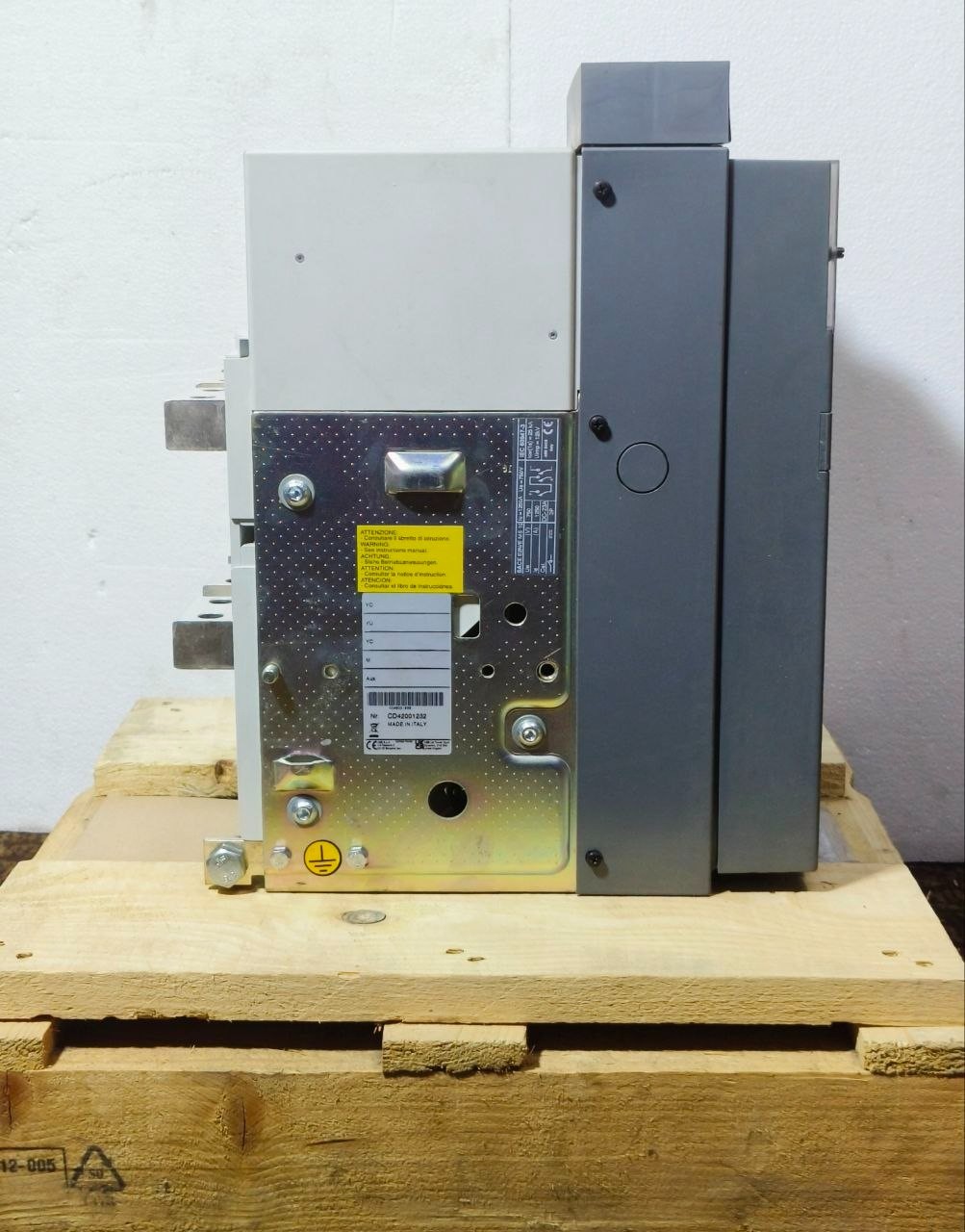 NEW🆕 ABB SACE EMAX E2N/E MS 1250A DC 3P DISCONNECT SWITCH CIRCUIT BREAKER