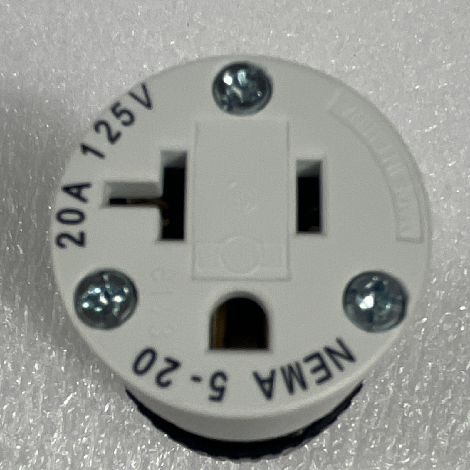 Hubbell NEMA 5-20R 20A 125V In-Line Connector White/Black Plastic Brass Screw
