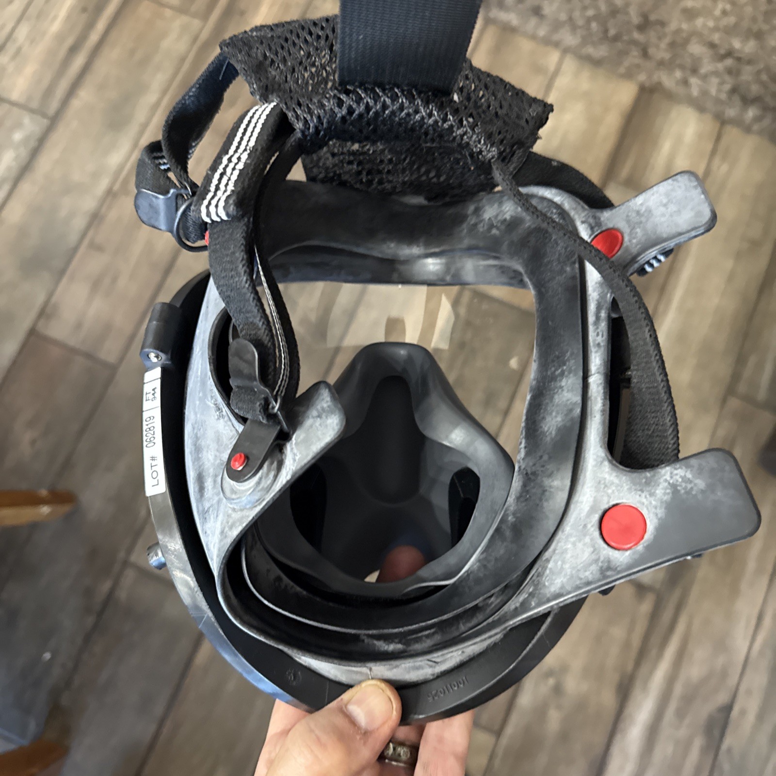 Scott AV-3000 – Firefighter SCBA Mask w/ SCOTT EZ Flo regulator – Size large