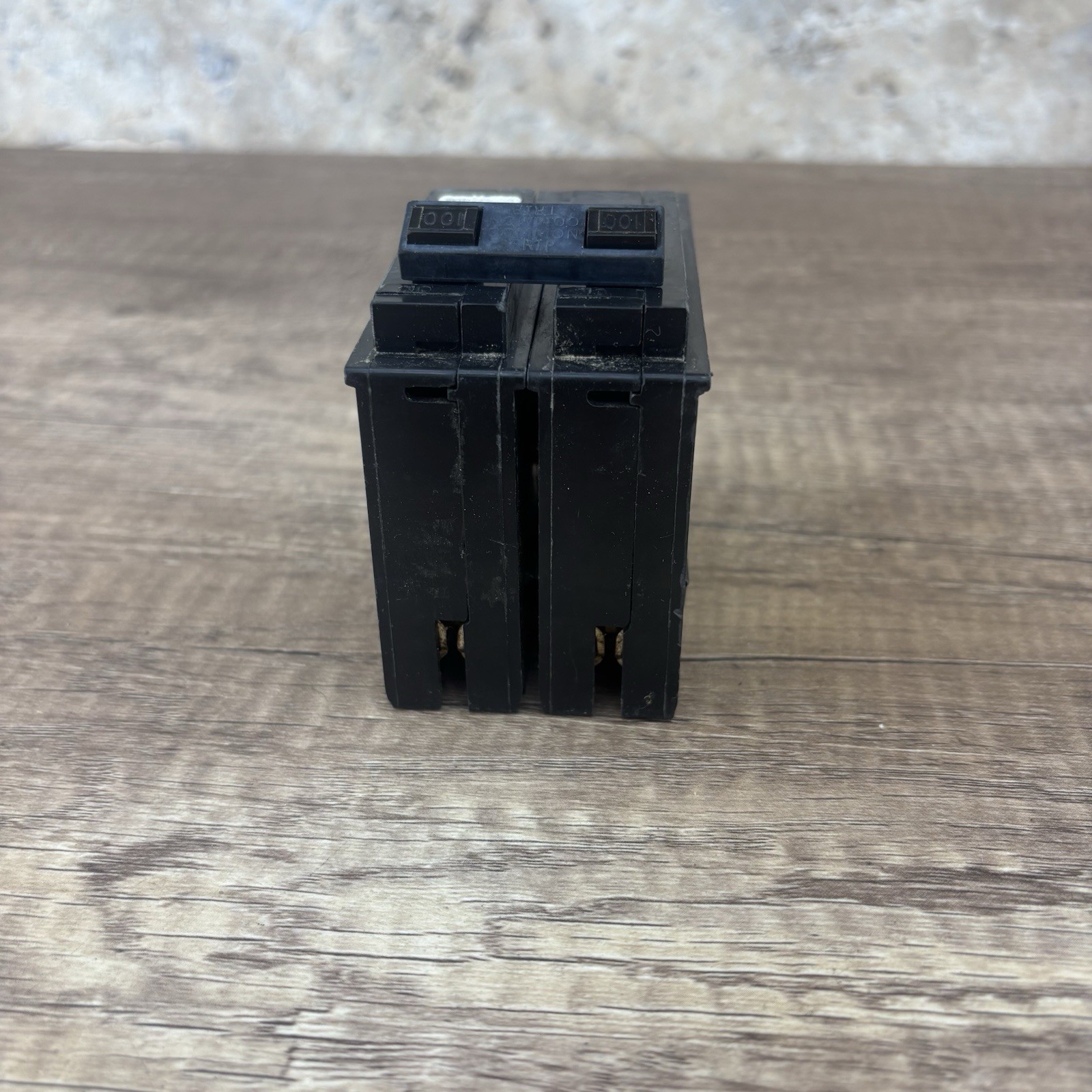 Square D HOM2100 Homeline 100A 2-Pole 120/240V AC Circuit Breaker Trip New