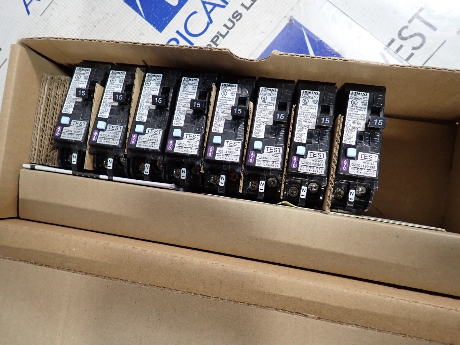 1 New Siemens Q115DFN Plug in 15 amp Breakers 120v AFCI/GFCI Plug on Neutral