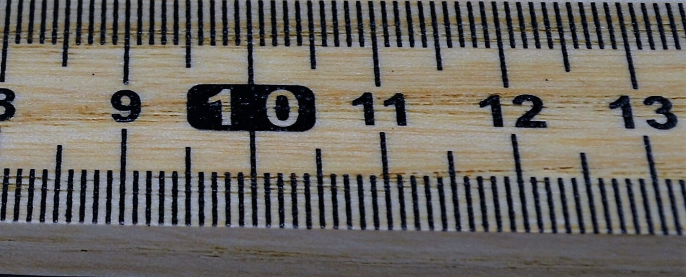 Eisco Labs Hardwood Meter Stick – Horizontal Reading with Metal End