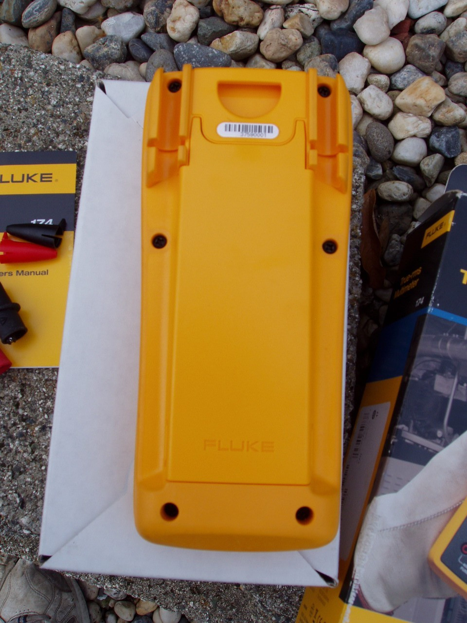 FLUKE 174 TRUE RMS DIGITAL MULTIMETER CAT III 1000V CAT IV 600V NEVER USED NEW