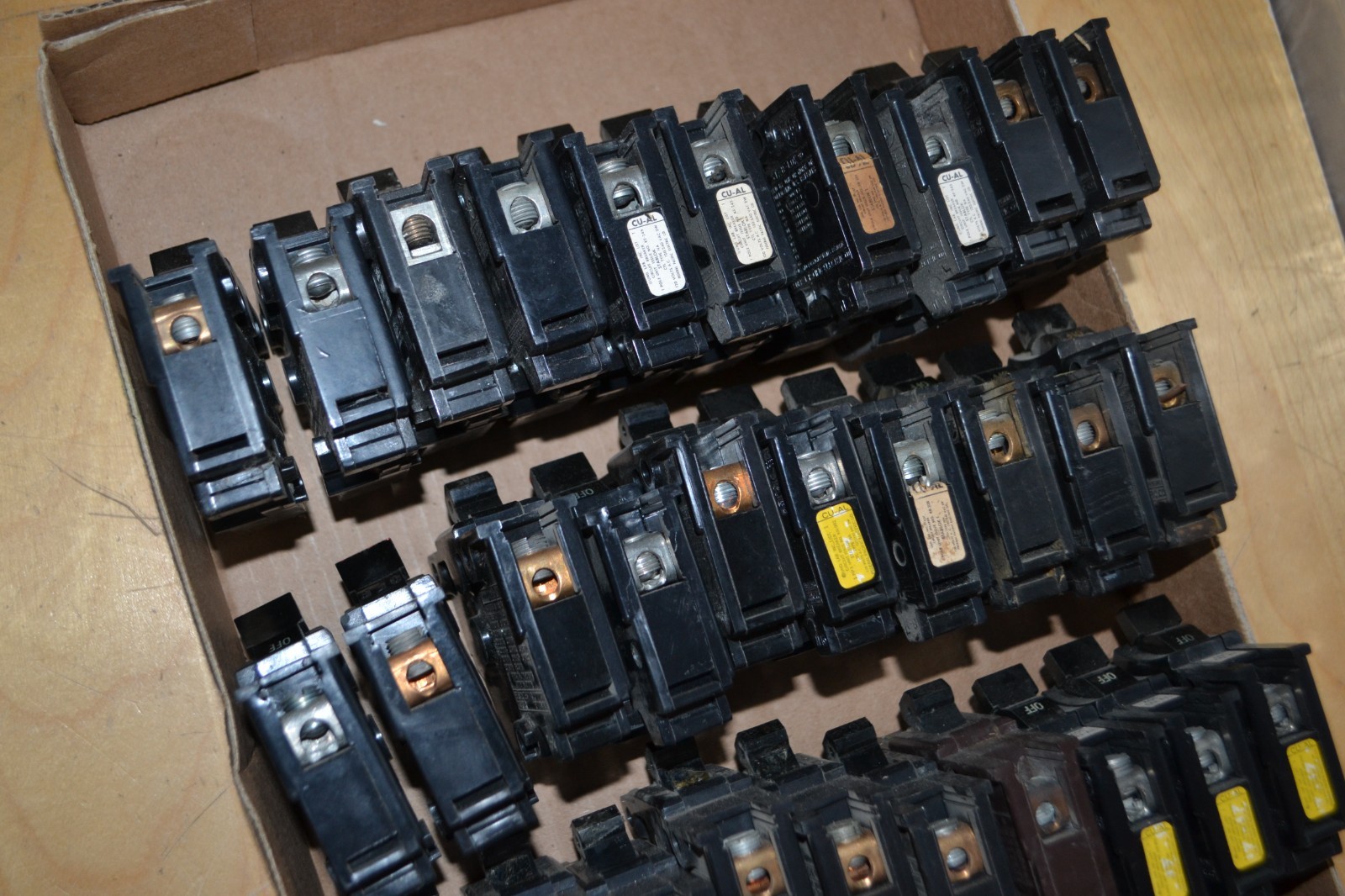 Lot of 39 ~ Federal Pacific FPE ~ Type NA Thick 1 Pole 15-40 Amp Breakers NA115