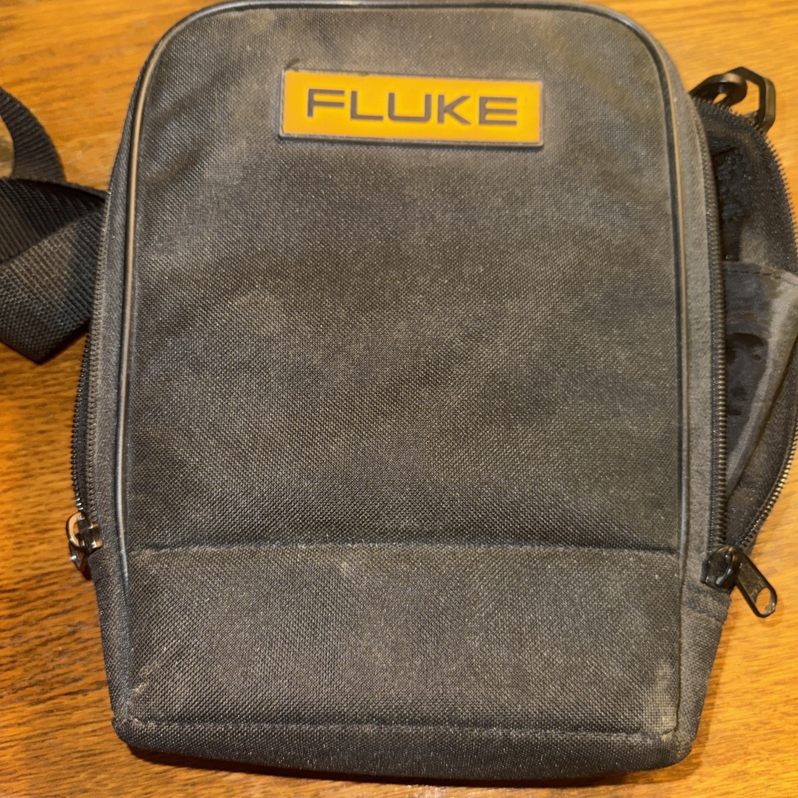 Fluke 323 400amps Digital AC Clamp Meter and Fluke OEM Test Leads w/ case!