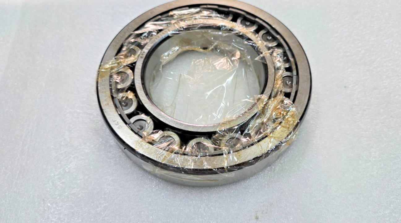 NU220 ECJ Cylindrical Roller Bearing NEW SKF GERMANY NU 220 ECJ 100 x 180 x 34MM