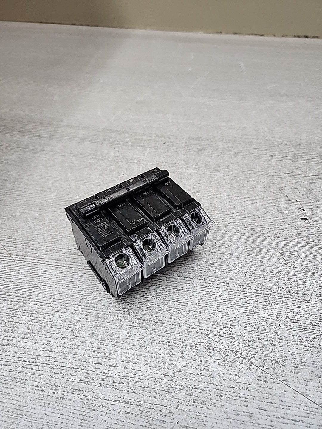 GE THQMV200WL 200 Amp 120/240 Volt 2-Pole Plug-In Mount  Main Circuit Breaker