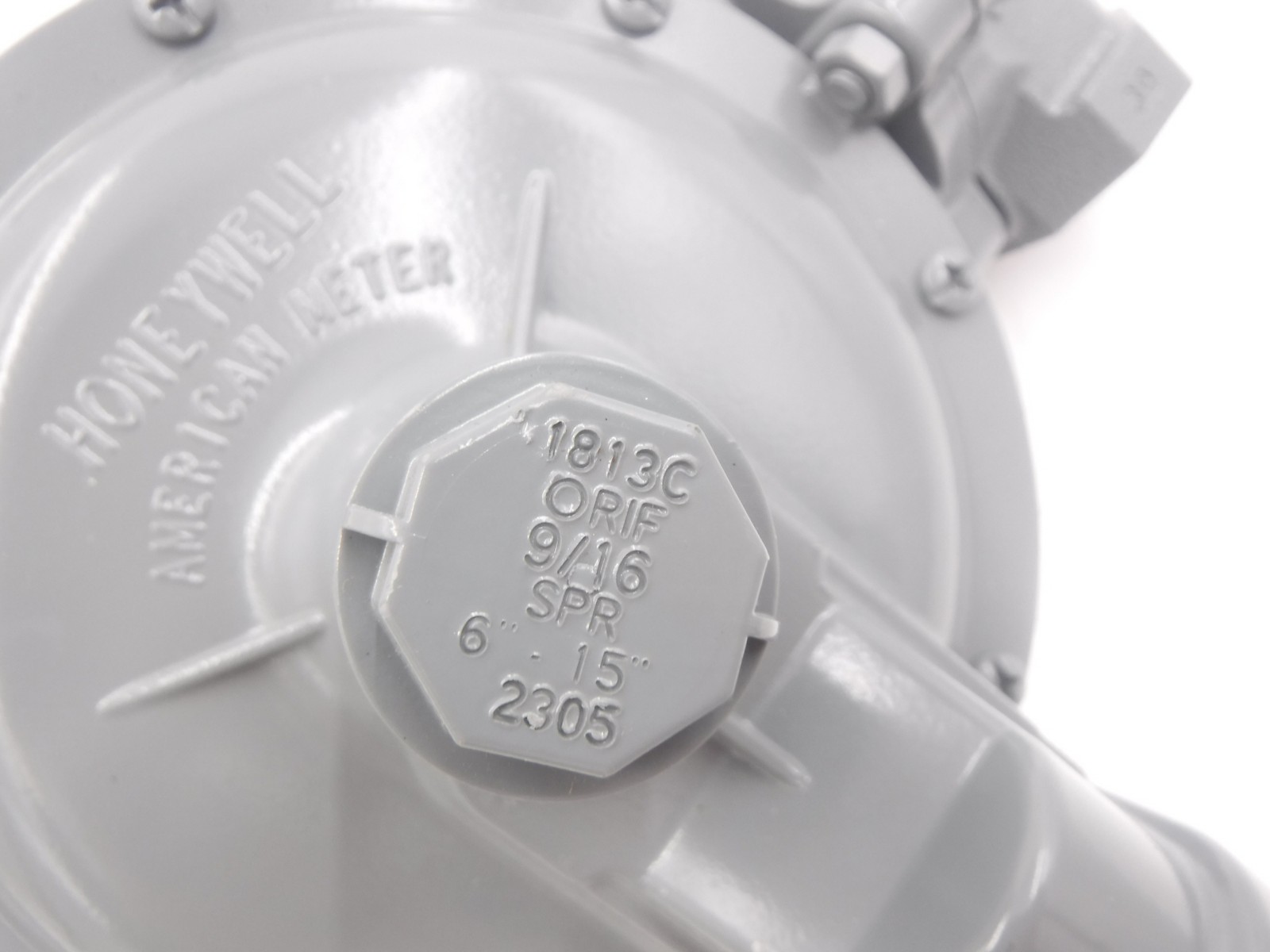 Honeywell 1-1/4″FNPT 9/16″Orifice 6″-15″W.C. Meter Gas Pressure Regulator 1813C