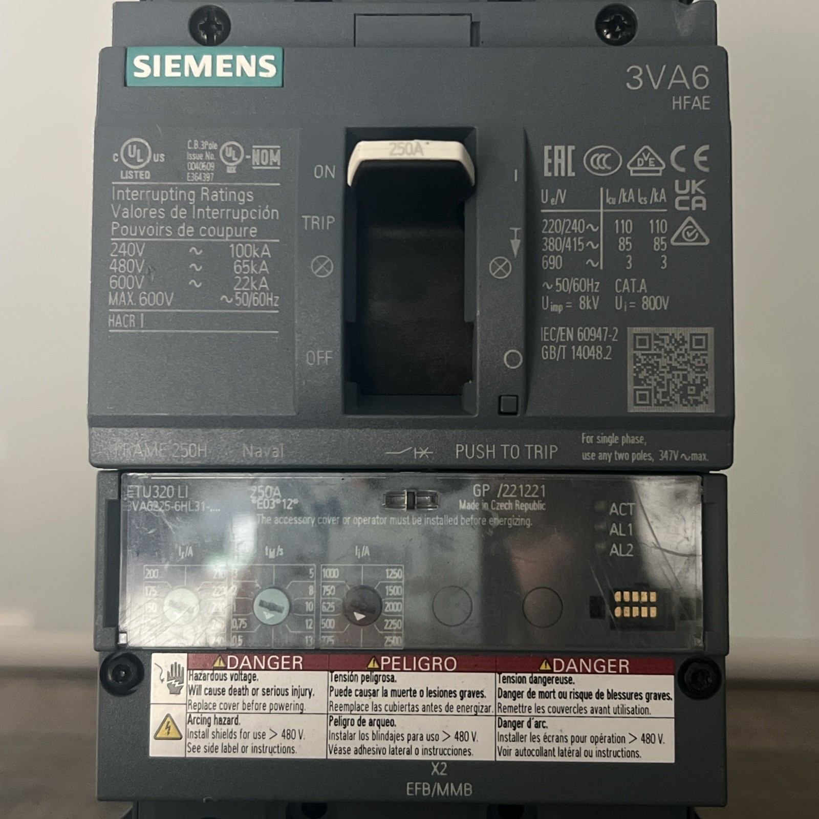 Siemens 3VA6 250A 3-Pole 551-600V AC Panel Mount Trip Indicator 3VA6225