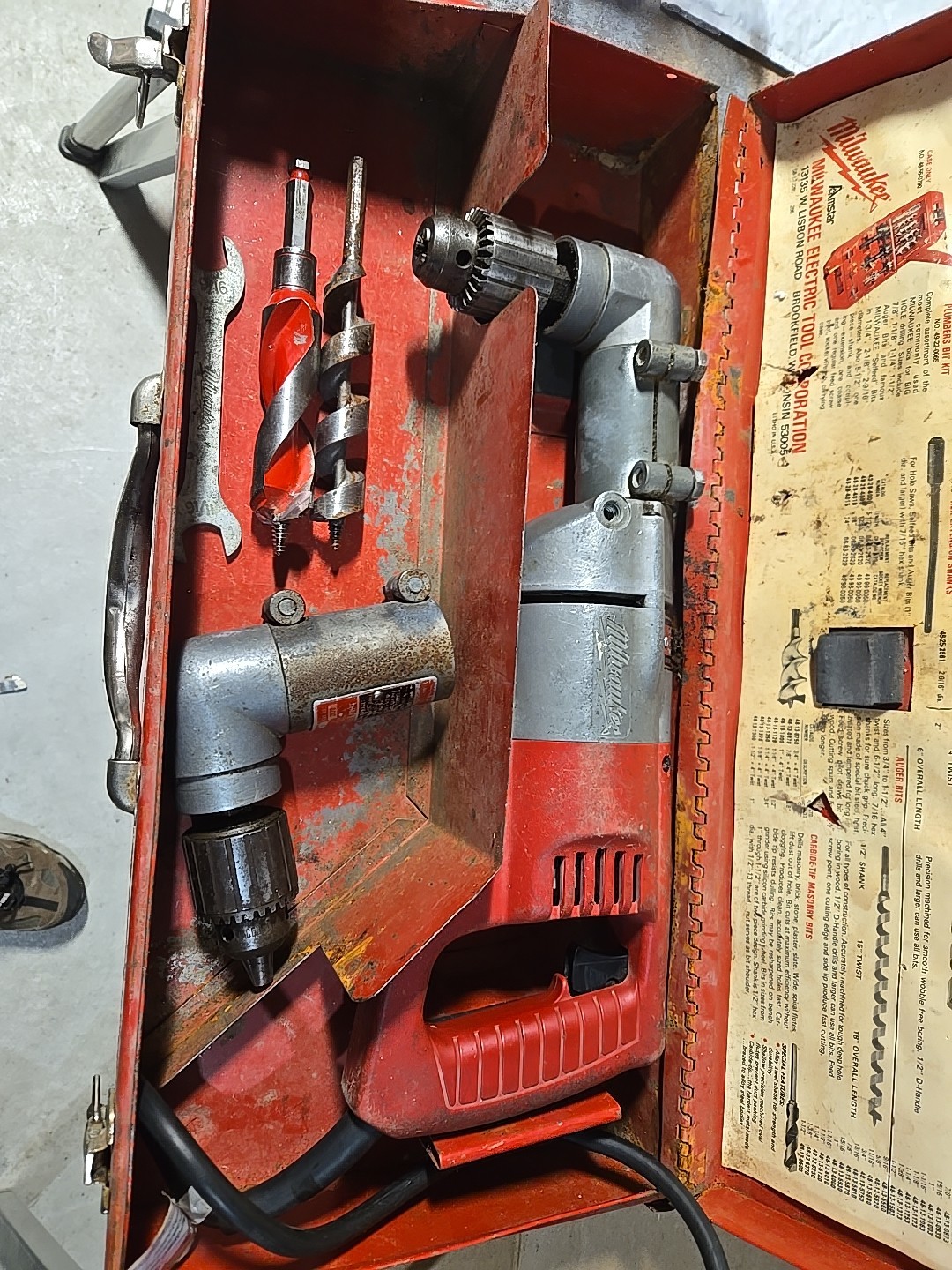 Milwaukee 1001-1 1/2 Right Angle Drill 500 RPM w/ Case And Extras Head And Bits