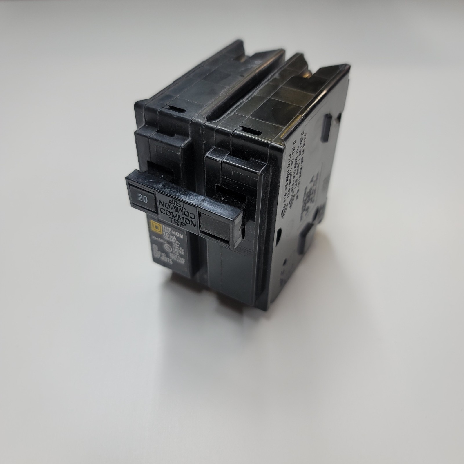 Square D HOM220 20A 2 Pole Circuit Breaker Homeline 120/240V Common trip NEW