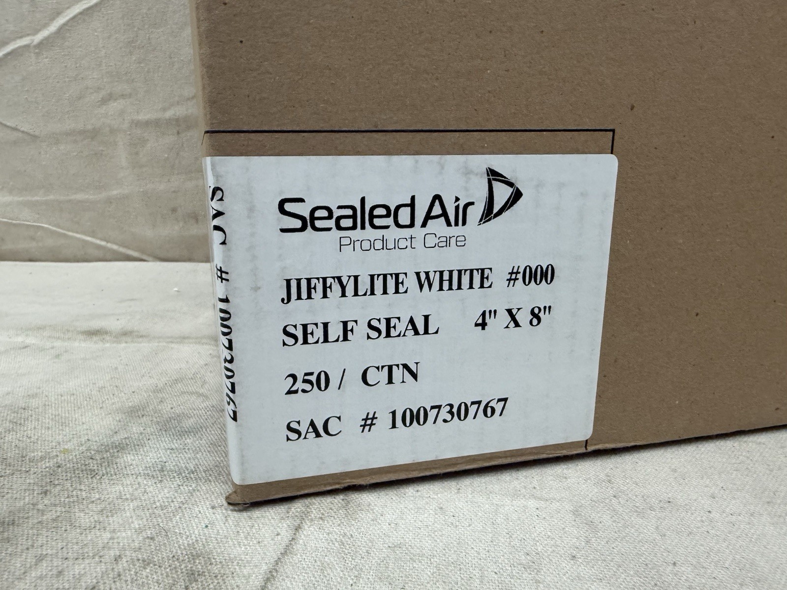 Sealed Air Bubble Mailers Jiffylite White #000 Self Seal 4″ x 8″ box of 250