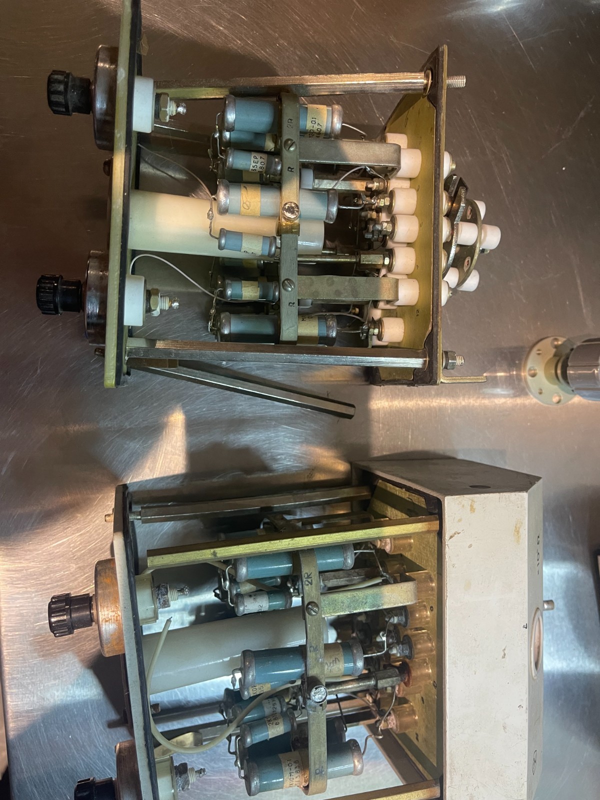 10⁷ Ω 1 2 3 4 5 6 10 20 100 MOhm 2pc. Decade Resistance Standard Box 0.02%