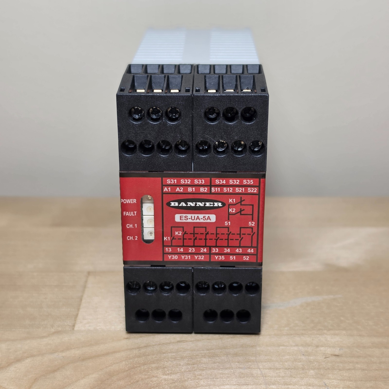 Banner ES-UA-5A Emergency Stop Safety Relay 115VAC 12-24VDC