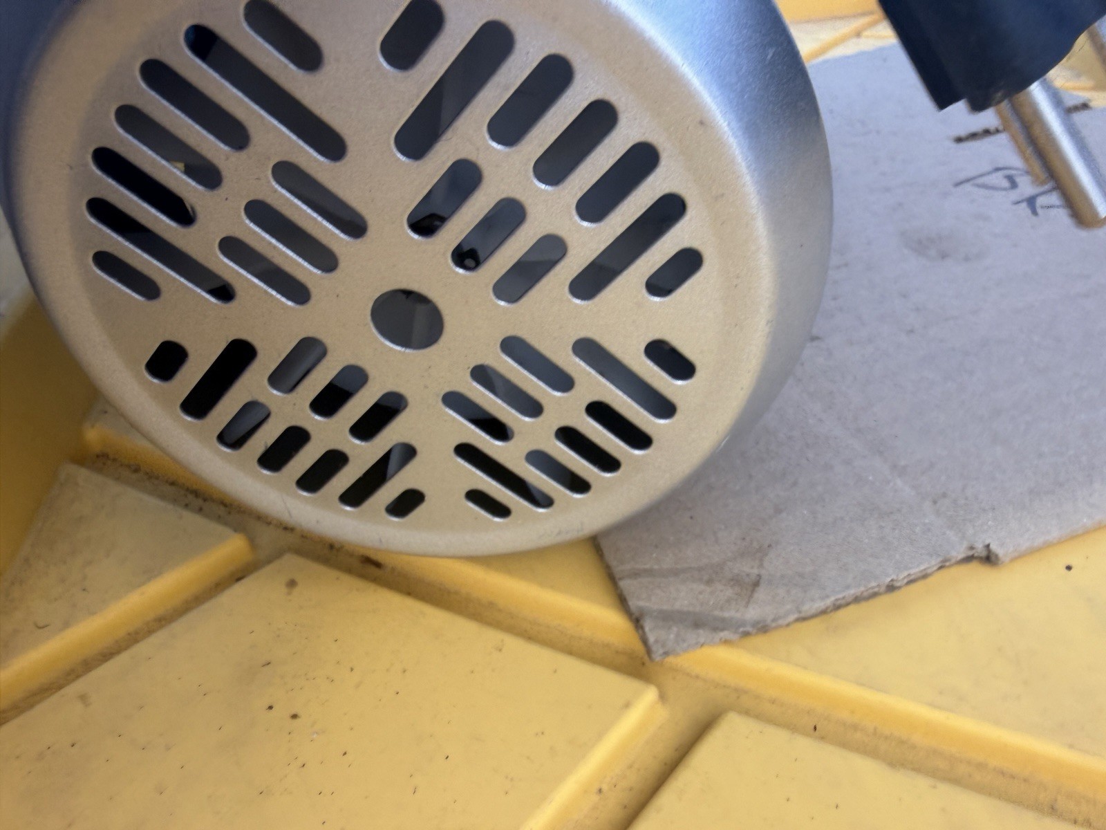 Pittsburgh 61245 2.5CFM Automotive Portable Refrigerant Vacuum Pump 120V/3.4A