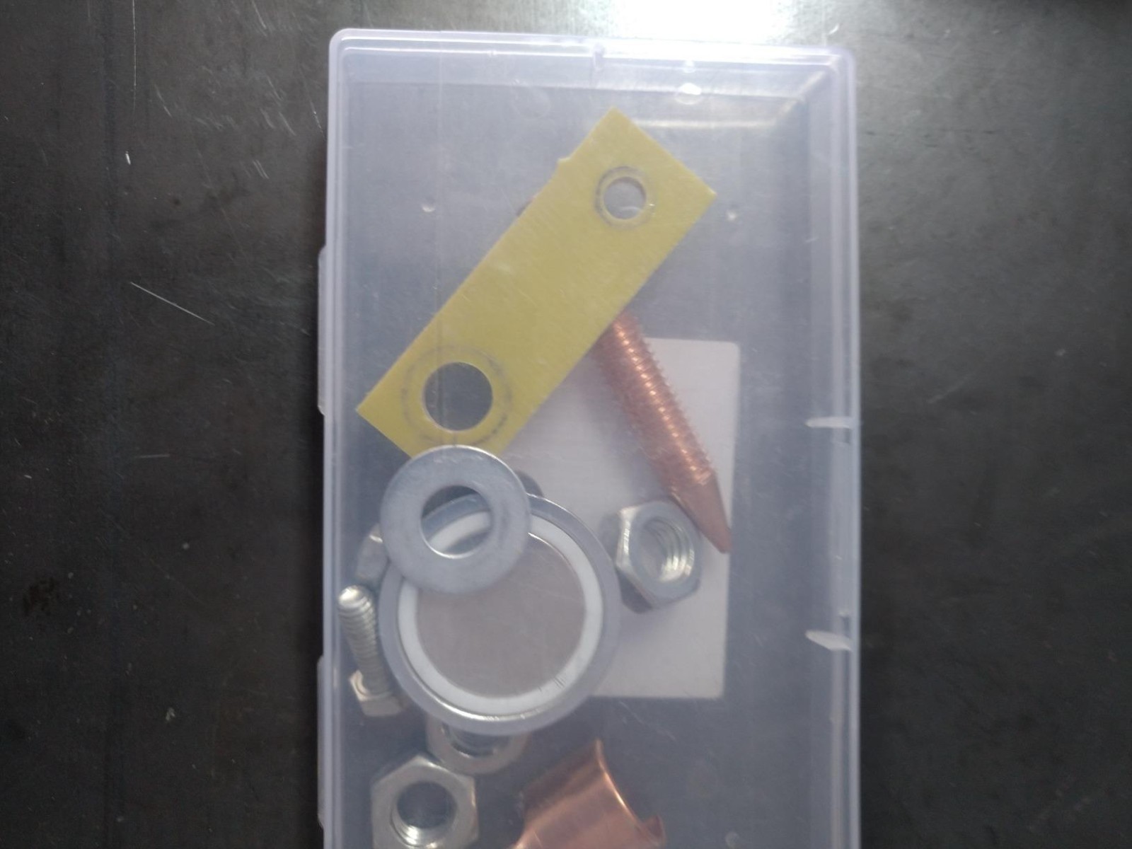 Versatile Magnetic Welding Clamp – Strong Grip for Flat or Curved Surfaces