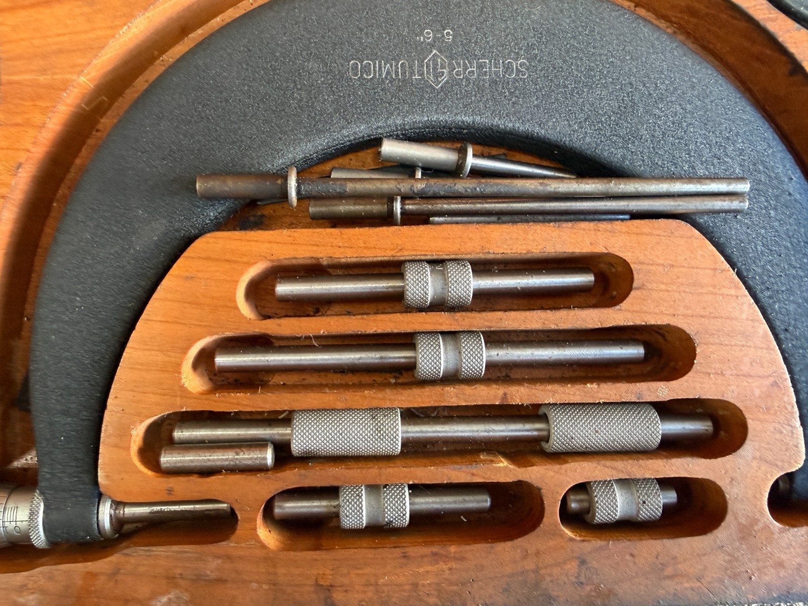 Vintage Scherr-Tumico 0-6″ Outside Micrometer Set w/ Original Fitted Wooden Box