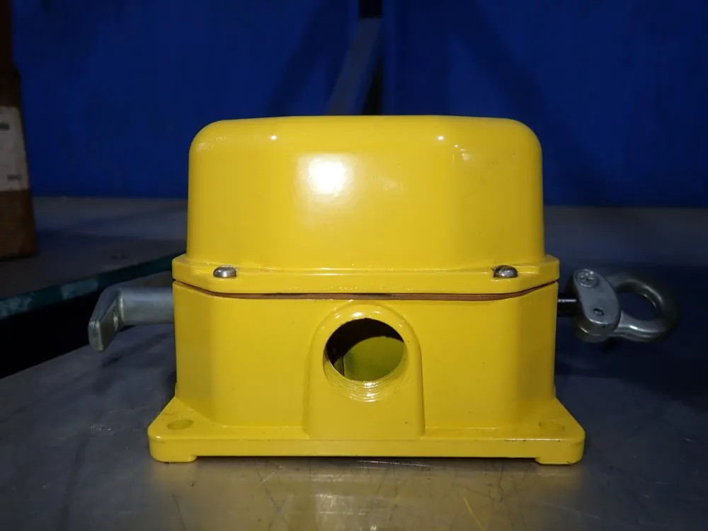 REES 04944-240 CABLE OPERATED SWITCH 08250561230