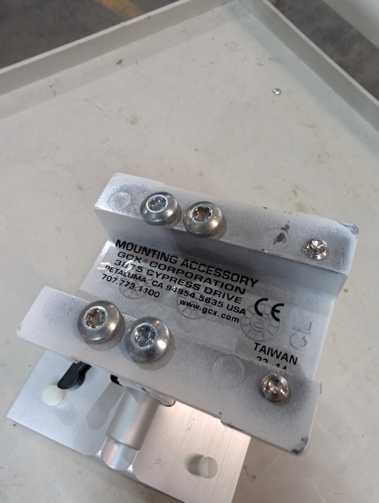 GCX WMM-0001-04 Articulating Wall Mount, max load 30 lbs/14kg, as shown in pics