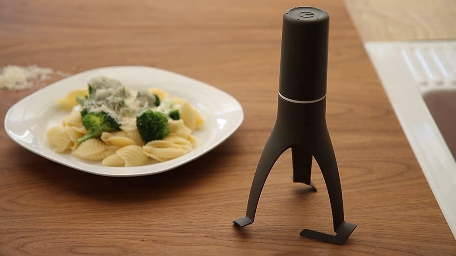 Smart Cooking Companion: UÜTENSIL Automatic Stirrer with Speed Settings in Grey