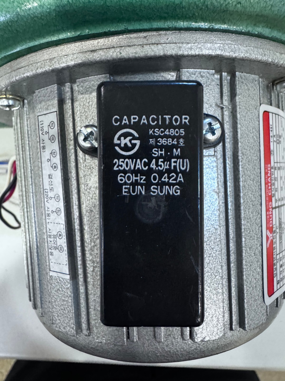 Young Chang Industrial Co. Single-Phase Capacitor Induction Motor 220V 1700 RPM