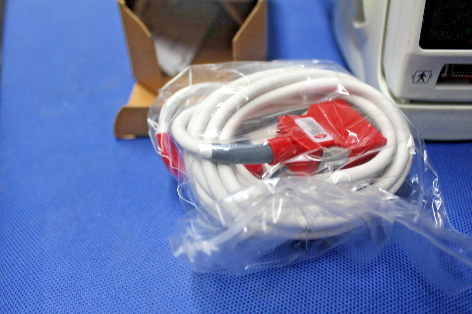 MASIMO RADICAL 7 RAINBOW PULSE OXIMETER W / NEW MASIMO RED LNC-10 CABLE