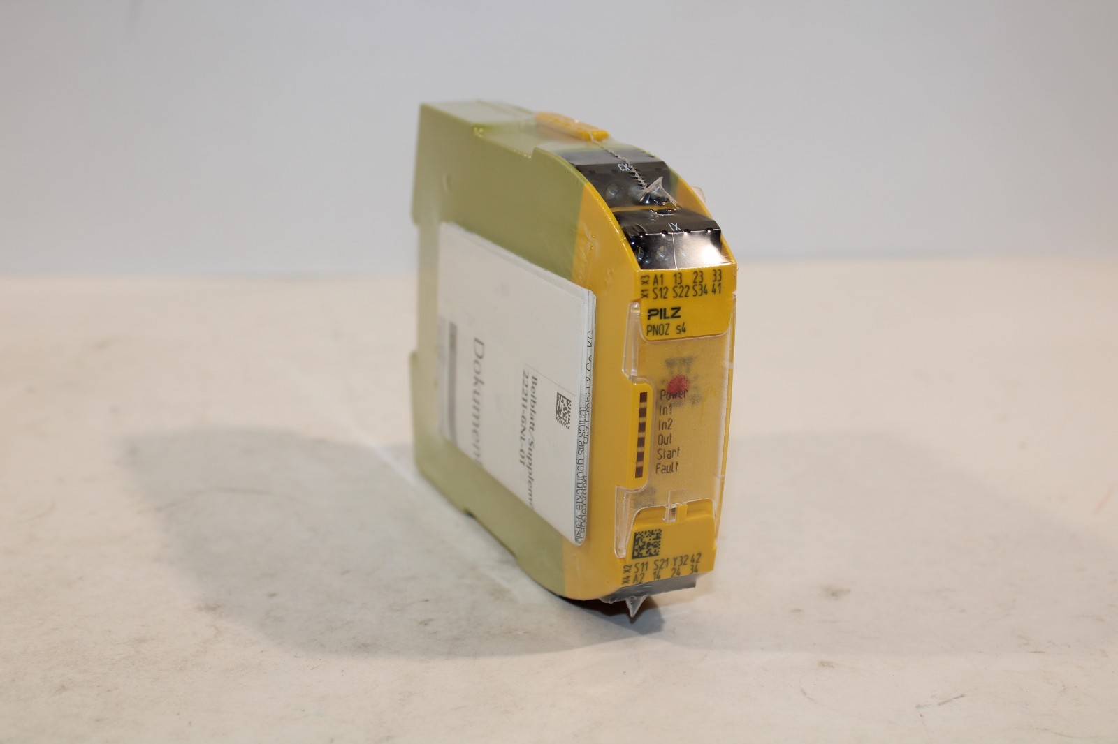 Pilz PNOZ s4 48-240VACDC 3n/o 1n/c No.750134 Safety Relay NEW