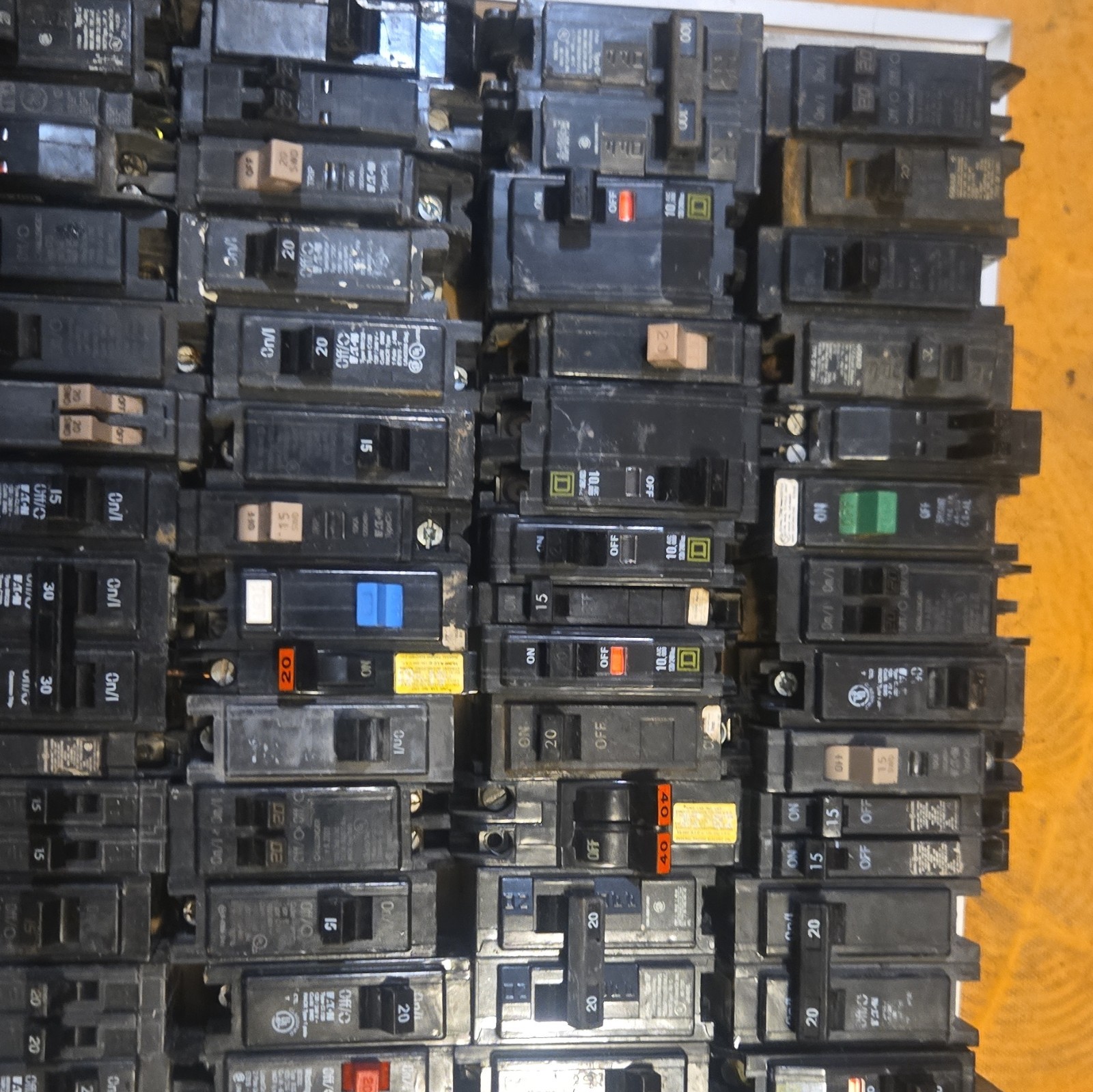 100 Mixed Lot Circuit Breaker Lot 2-Pole 201-250V AC 15-100A