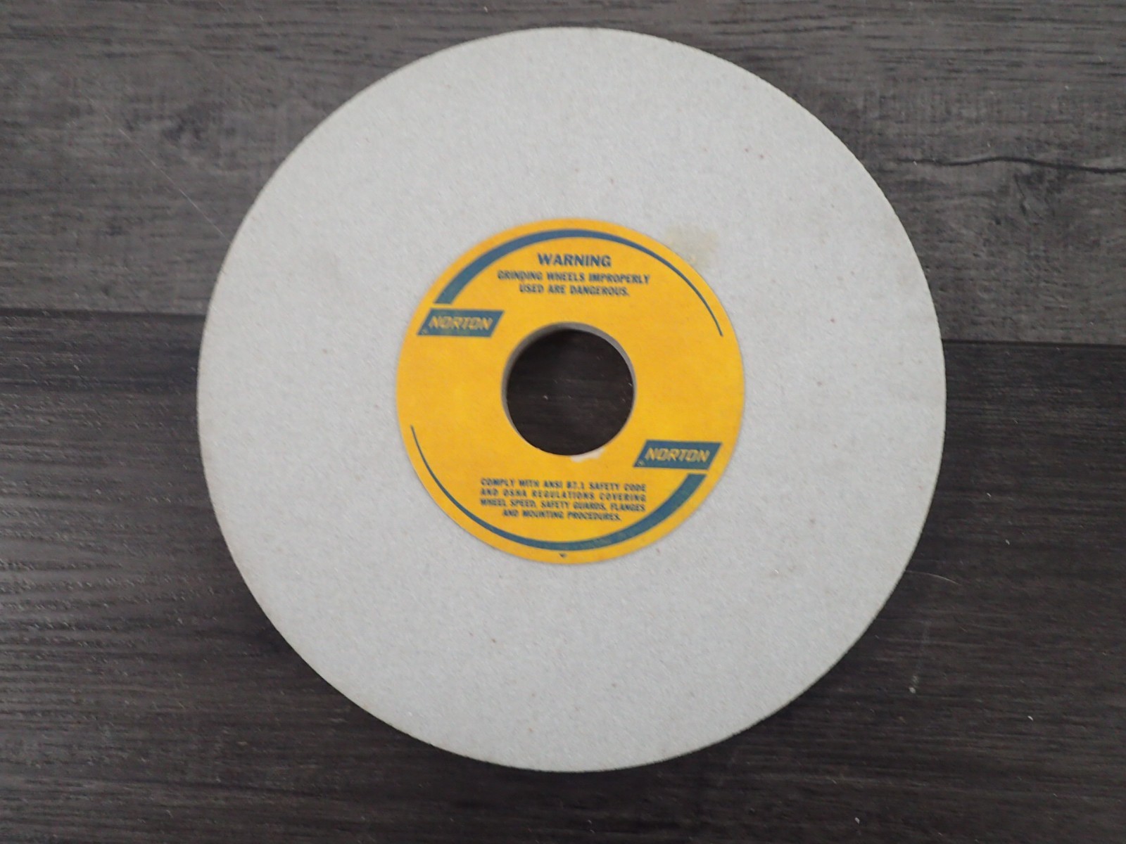 Norton Monocrystalline Aluminum Oxide Grinding Wheel 7″ Dia 3/8″ Thick 1-1/4″ Ar