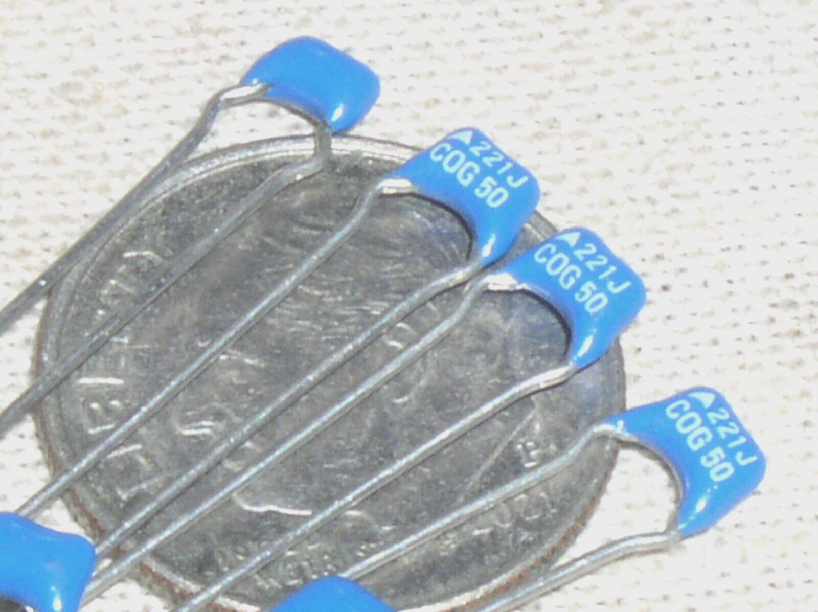10 NEW C0G COG NP0 NPO RADIAL CERAMIC CAPACITOR .00022 UF MFD 220PF 50V 221 USA