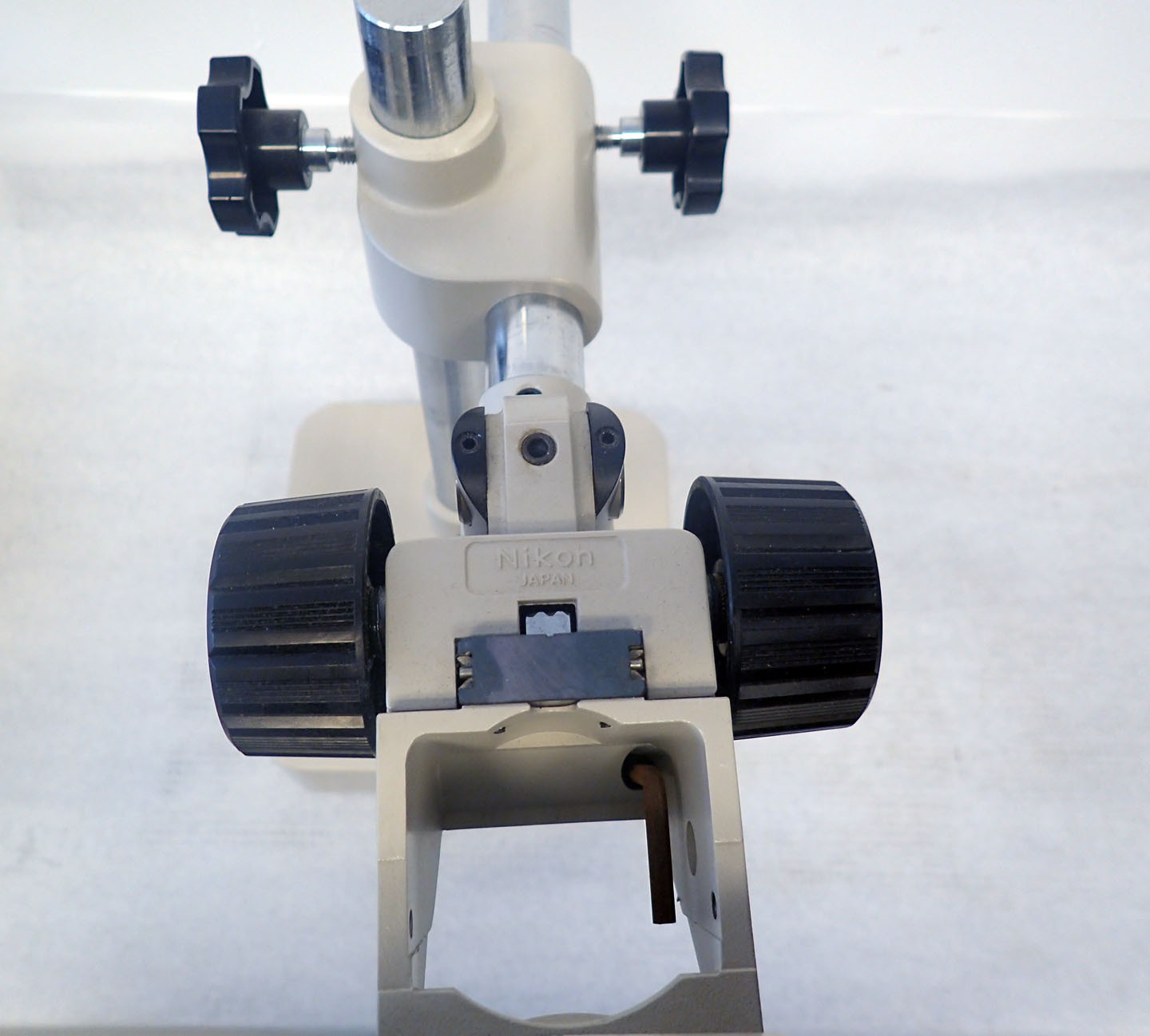 NIKON SMZ-1B STEREOSCOPIC MICROSCOPE WITH STAND, 2 EYEPIECES, AS DESCRIBED