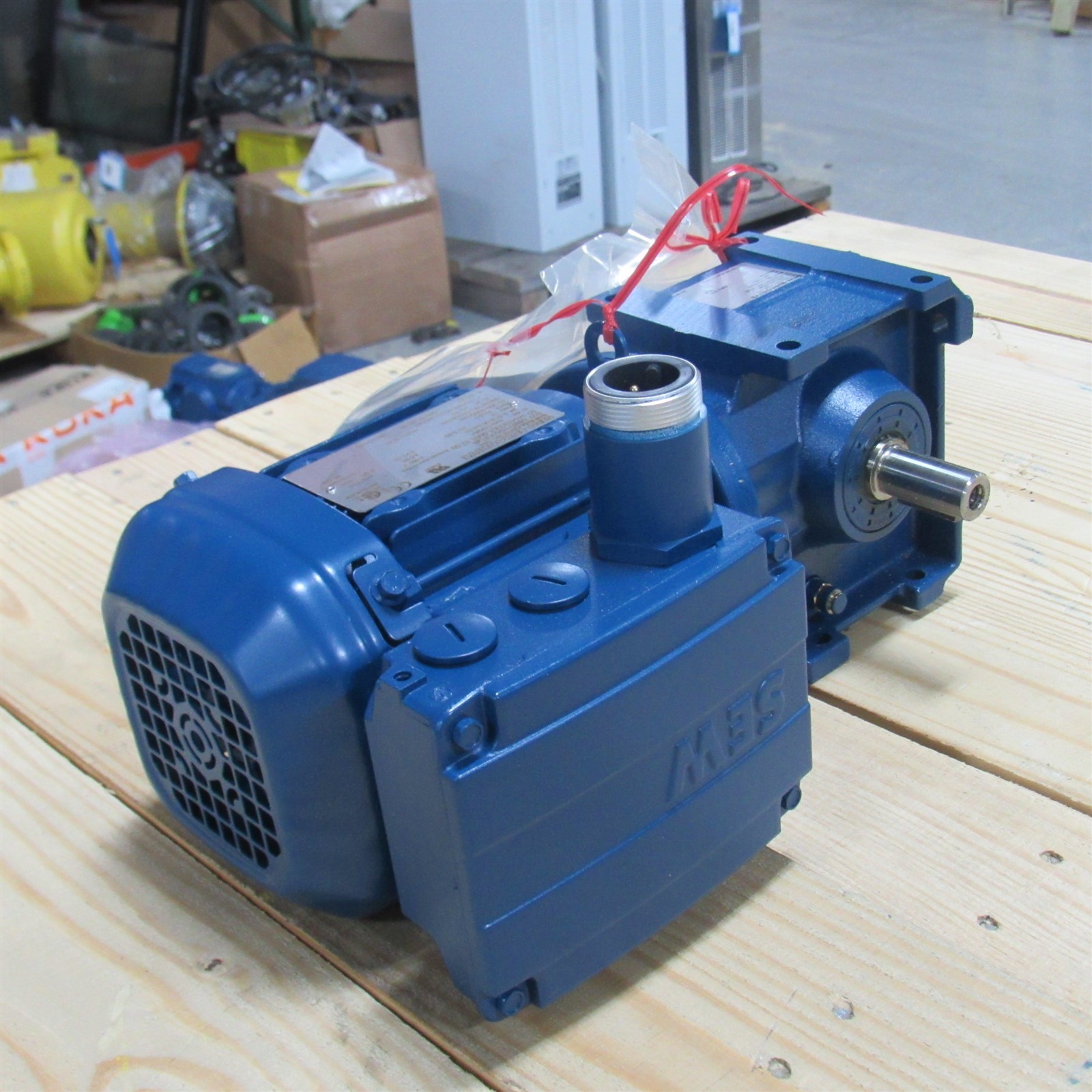SEW-EURODRIVE INC GEAR MOTOR 1,800 RPM S37DRS71S4/AFQ8