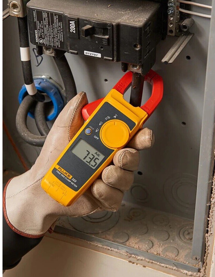 Fluke 323 True-RMS Digital Clamp Meter, 600V AC&DC Voltage,Ohm W/case Excellent