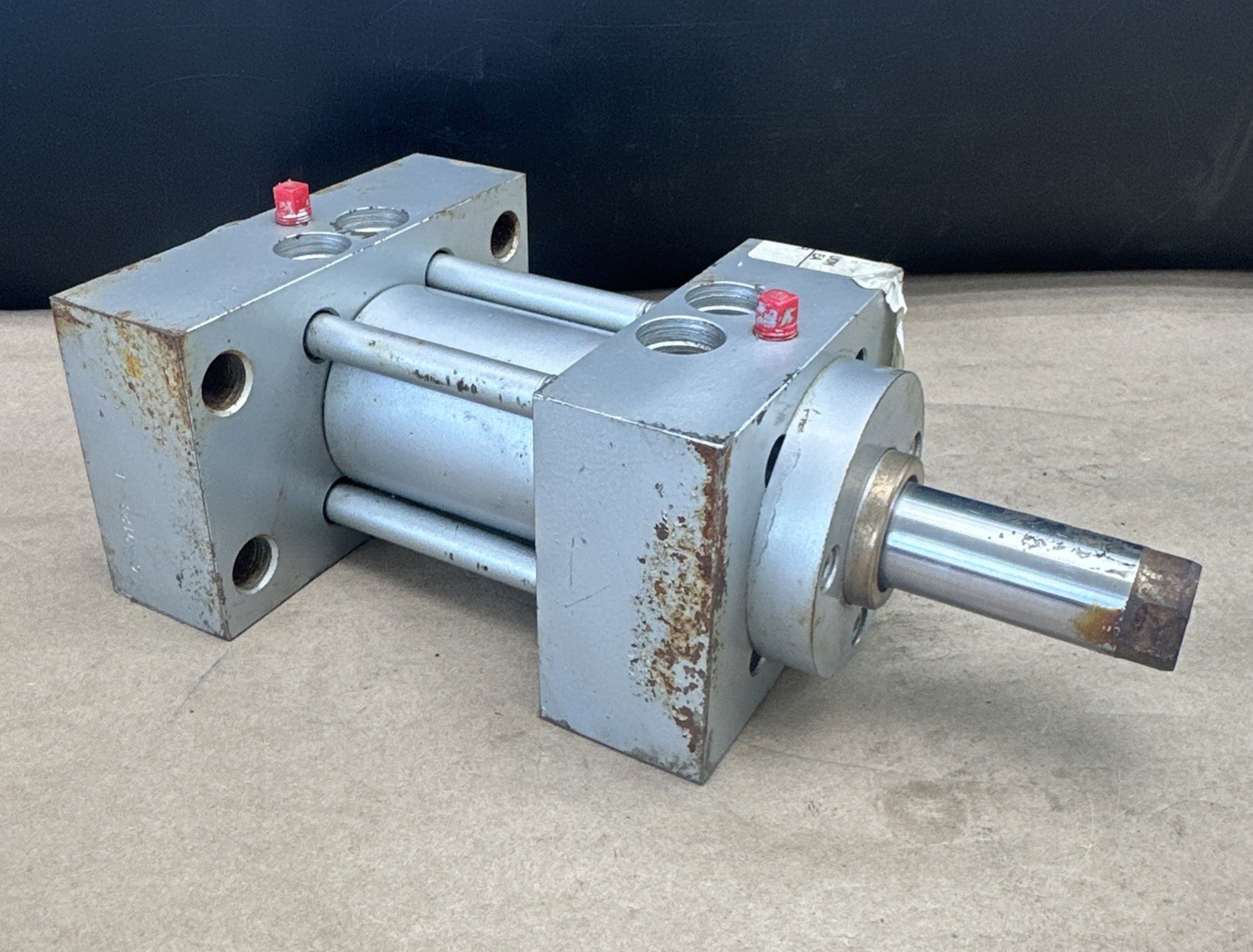 Milwaukee Cylinder H35 D10657 250PSI 2” Bore X 2.05” Stroke 3000PSI – PREOWNED