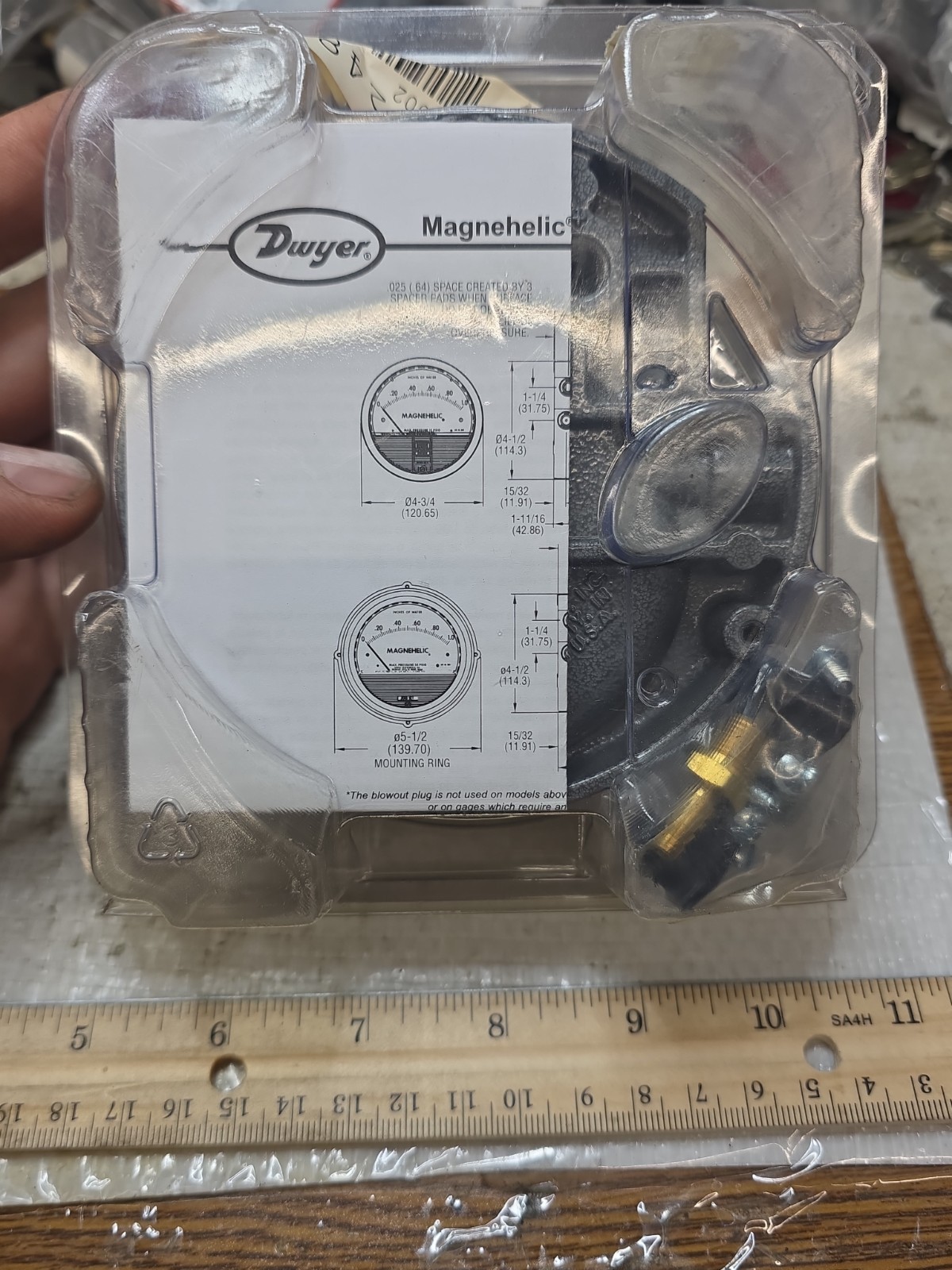 Dwyer Magnehelic 2002 Differential Pressure Gauge 0-2” WC Made in USA