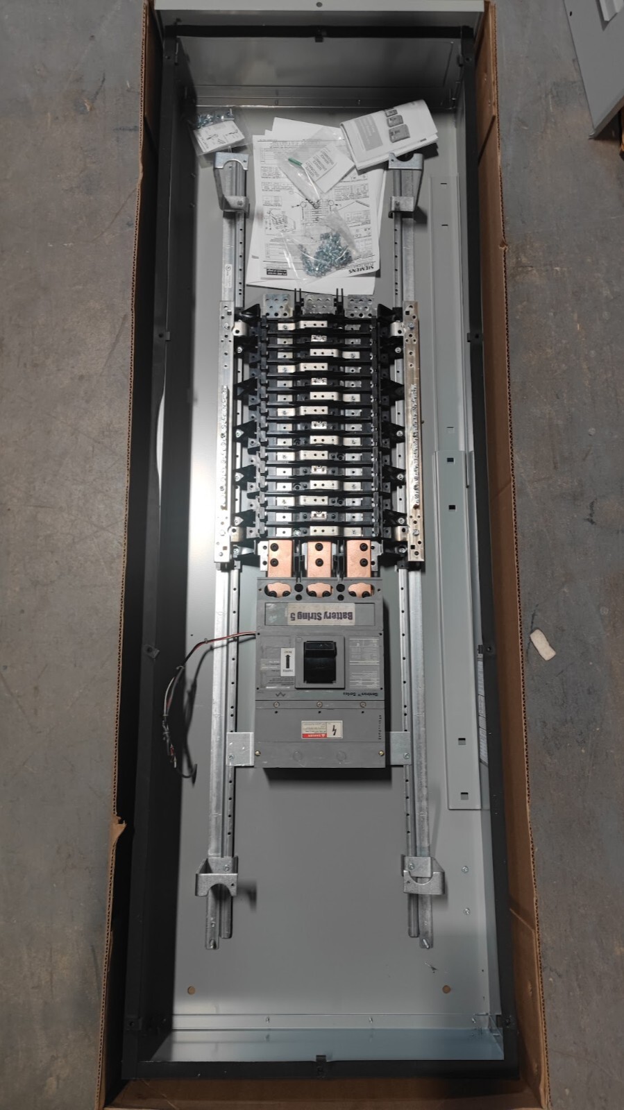 SIEMENS 400 AMP PANELBOARD 480 277V MLO 3PH/4W 30 Cir w USED MAIN NEMA 3R Outdoo