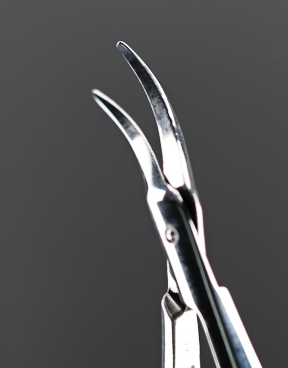Storz E3301 Castroviejo Corneal Section Scissors, 18mm Left, 110mm (4.3″)
